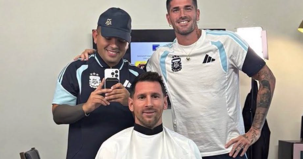 U888 đổi thưởng – Khi De Paul ‘bám càng’ Messi đến tiệm cắt tóc - hình ảnh - u888app.vip U888 đổi thưởng – Khi De Paul ‘bám càng’ Messi đến tiệm cắt tóc - hình ảnh - u888app.vip