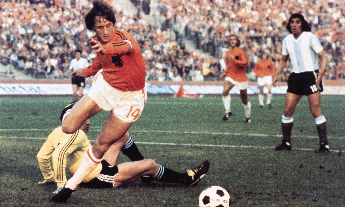 U888 cược bóng đá: Khi chiến thuật World Cup gặp làn sóng cá cược hiện đại - hình ảnh - u888app.vip