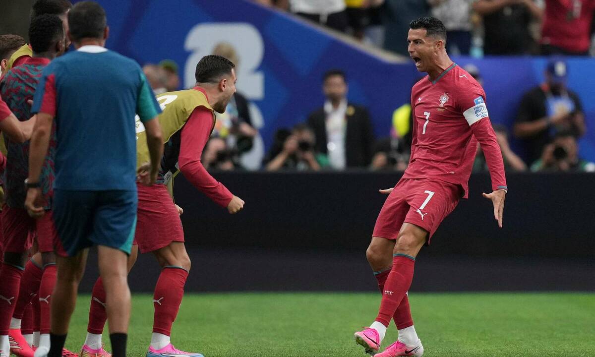 Ibrahimovic Chê Ronaldo: ‘Cứ Như Vừa Từ Hành Tinh Khác Trở Về’ - hình ảnh - u888app.vip