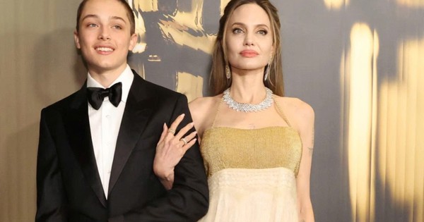 U888 chính thức: Cặp song sinh nhà Jolie-Pitt trưởng thành, Knox tốt nghiệp trung học - hình ảnh - u888app.vip