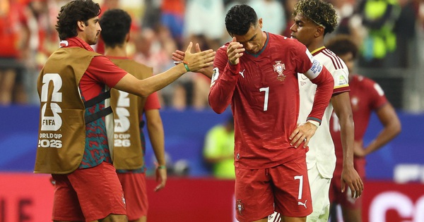 Ibrahimovic chê HLV Martinez không dám hy sinh Ronaldo, khiến Bồ Đào Nha bị loại cay đắng - hình ảnh - u888app.vip Ibrahimovic chê HLV Martinez không dám hy sinh Ronaldo, khiến Bồ Đào Nha bị loại cay đắng - hình ảnh - u888app.vip