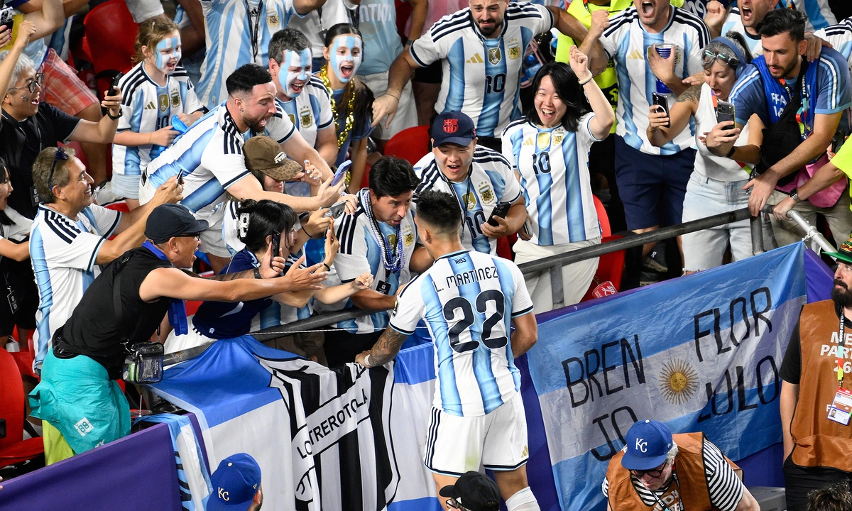 Báo Anh đặt dấu hỏi về việc tiền đạo Argentina thoát thẻ đỏ: góc nhìn mới cho người chơi Việt - hình ảnh - u888app.vip Báo Anh đặt dấu hỏi về việc tiền đạo Argentina thoát thẻ đỏ: góc nhìn mới cho người chơi Việt - hình ảnh - u888app.vip